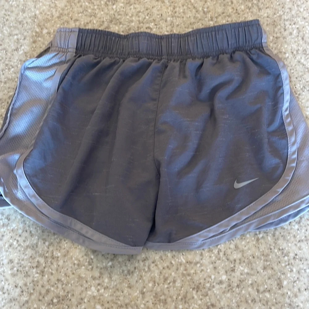 Nike - Picture 3 of 4